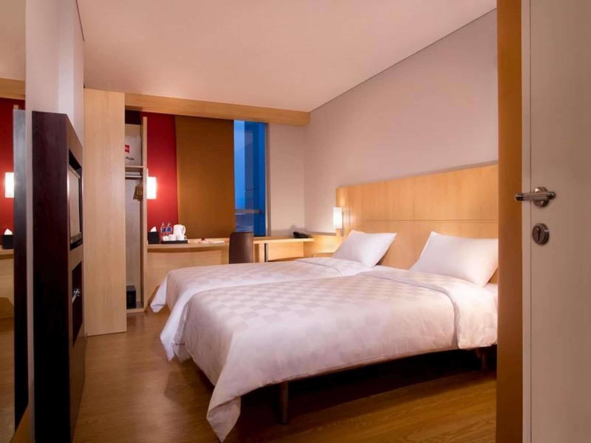 Ibis Gading Serpong Exterior photo